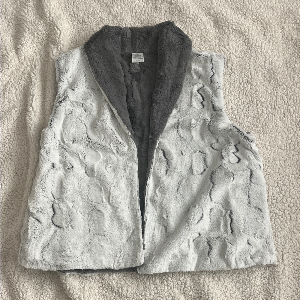 Women’s faux fur vest